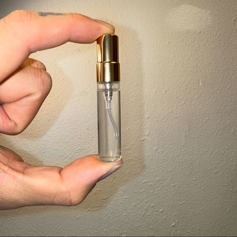 Chanel No. 5 L'Eau (Decanted Sample Only) - Picture 2 of 2